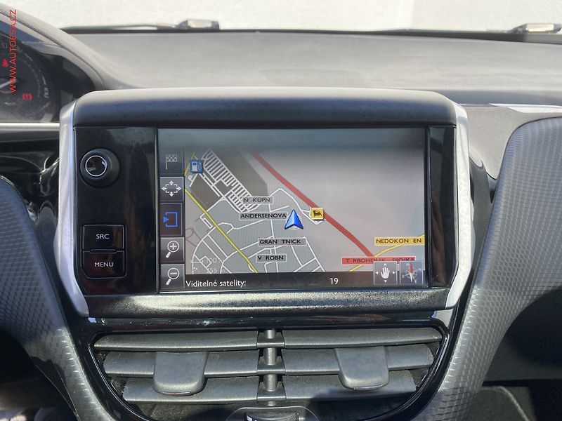 Peugeot 2008 (2017) 1.2PT, Crossway, navi, panor - fotka 17 z 17