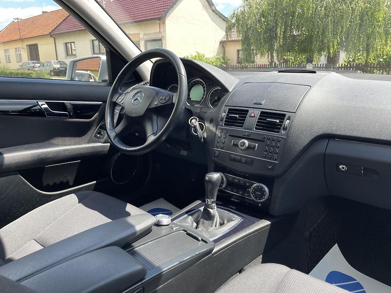 Mercedes-Benz Třídy C 200 CDI 100 KW ALU SERVIS - fotka 10 z 14