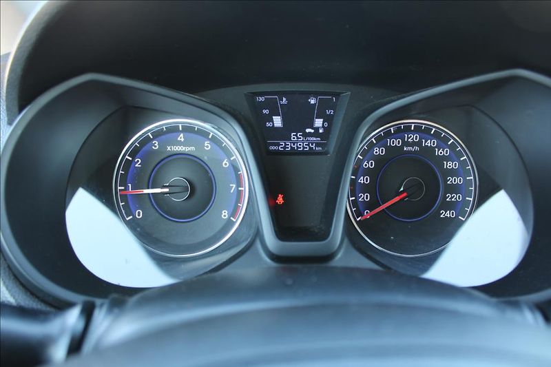 Hyundai ix20 1,4 i  ČR, DIG. KLIMA, ASR - fotka 15 z 25
