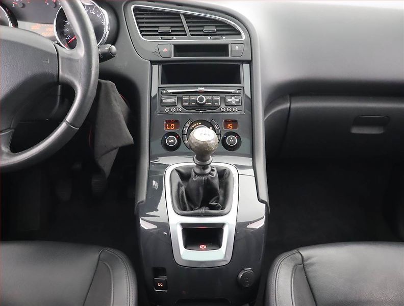 Peugeot 5008 (2012) Allure 1.6 HDi, po STK - fotka 12 z 22