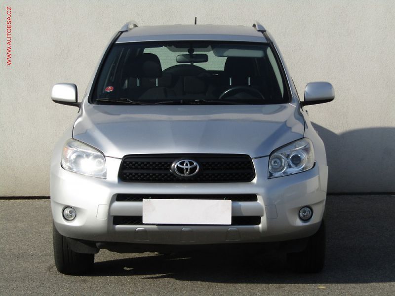 Toyota RAV4 (2007) 2.2, ČR - fotka 2 z 3