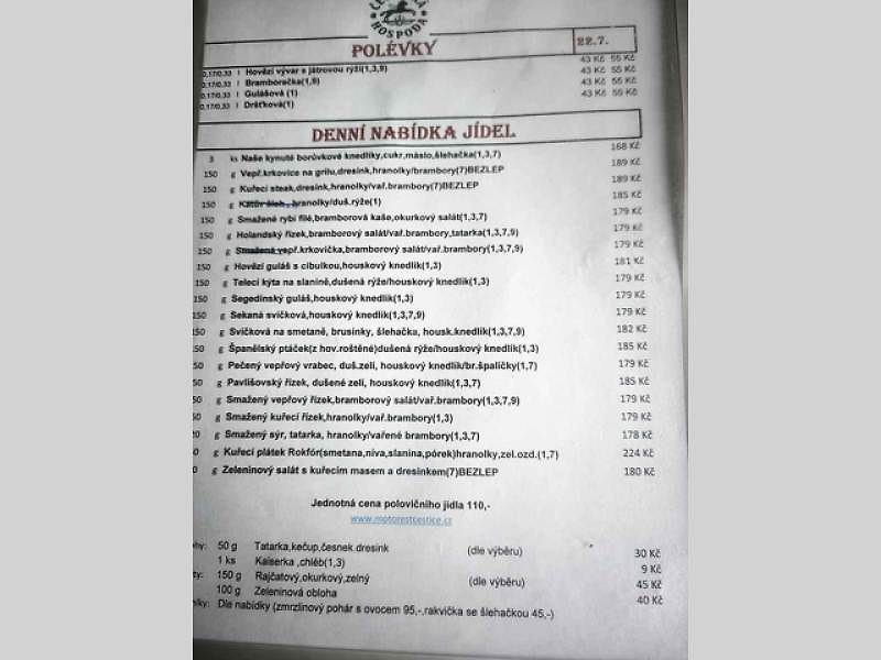 My jsme si objednali poctivý vepřový řízek s domácím bramborovým salátem za 179 korun.