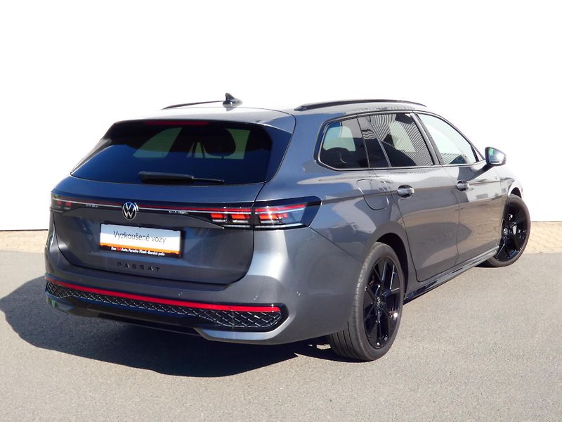 Volkswagen Passat (2024) R-Line 2.0 142KW 4MOTION - fotka 2 z 30