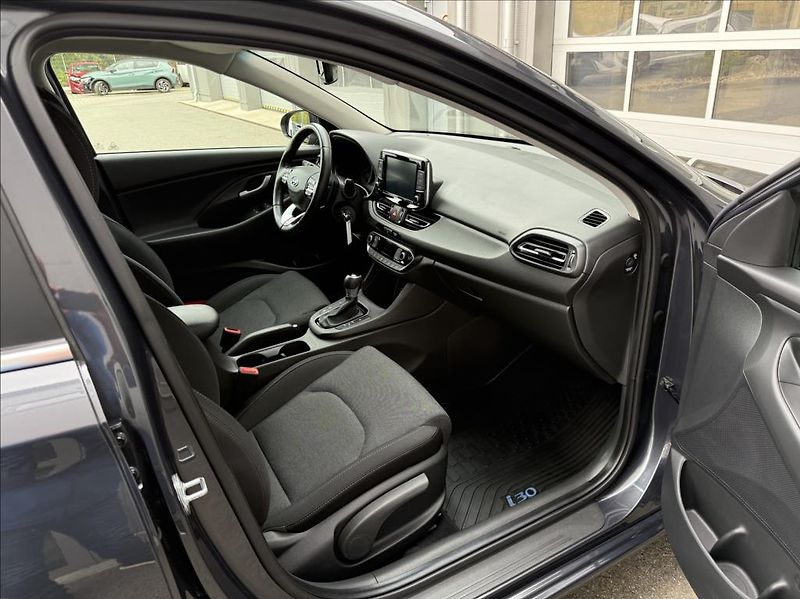 Hyundai i30 1,0 T-GDI DCT  WG Family Smart - fotka 12 z 25