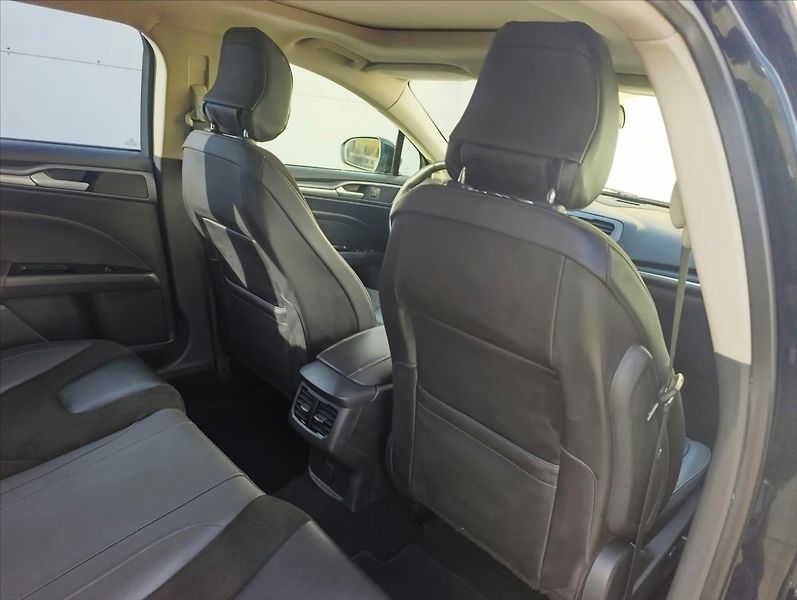Ford Mondeo 2,0 TDCi Automat Kamera Navi - fotka 24 z 45