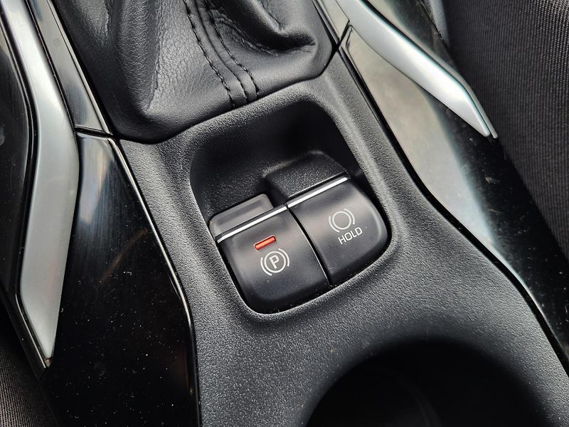 Toyota Corolla 2.0 Hybrid e-CVT 112kW Trek - fotka 22 z 46