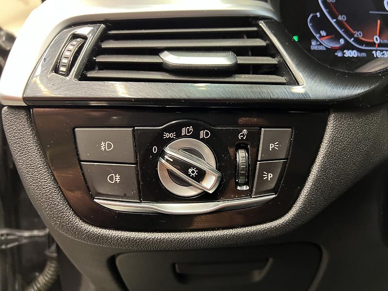 BMW Řada 5 530D XDRIVE M-SPORT 195kW - fotka 23 z 24