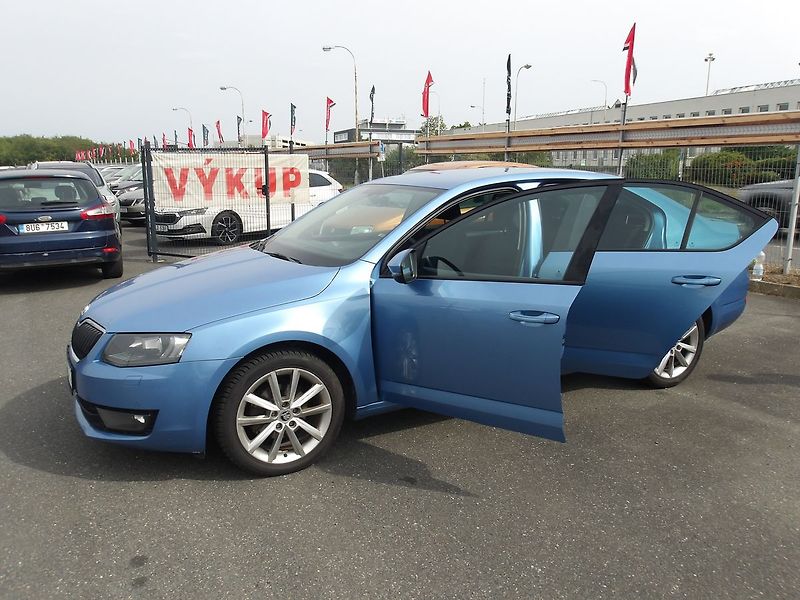 Škoda Octavia 1,6TDi 81kW DSG ! ČR !  KRASAV - fotka 14 z 33