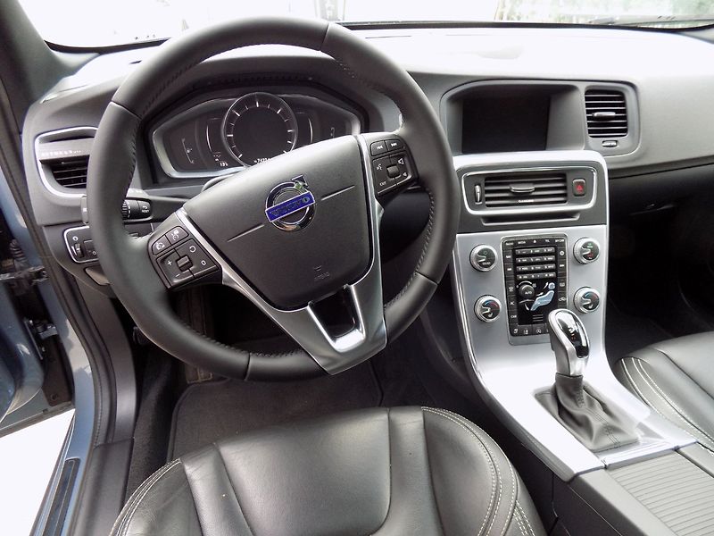 Volvo V60 (2016) 2.0-D4/Inscription/LED/DPH/ - fotka 24 z 44