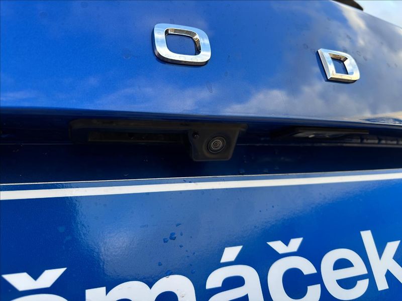 Škoda Superb 2,0 TDI 110kW Style AUT - fotka 14 z 40