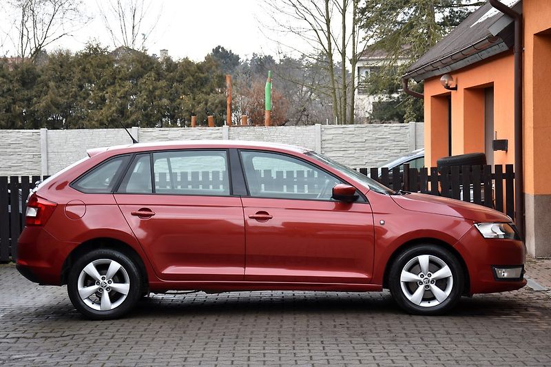 Škoda Rapid 1.6 TDi CR SPACEBACK STYLE - fotka 2 z 33