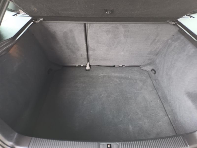 Audi A3 1,6 TDI,XENON,VÝHŘEV,  Sportba - fotka 20 z 33