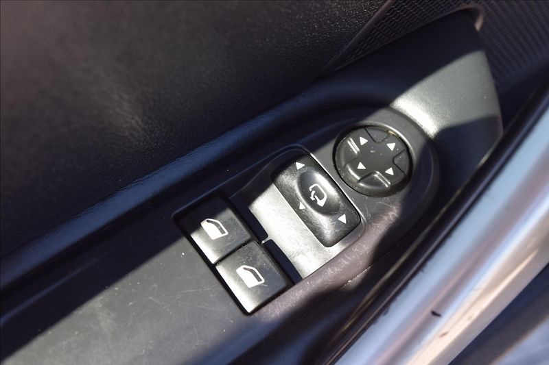 Peugeot RCZ 1,6 i 115KW NOVÁ STK ALU KLIMA - fotka 26 z 48