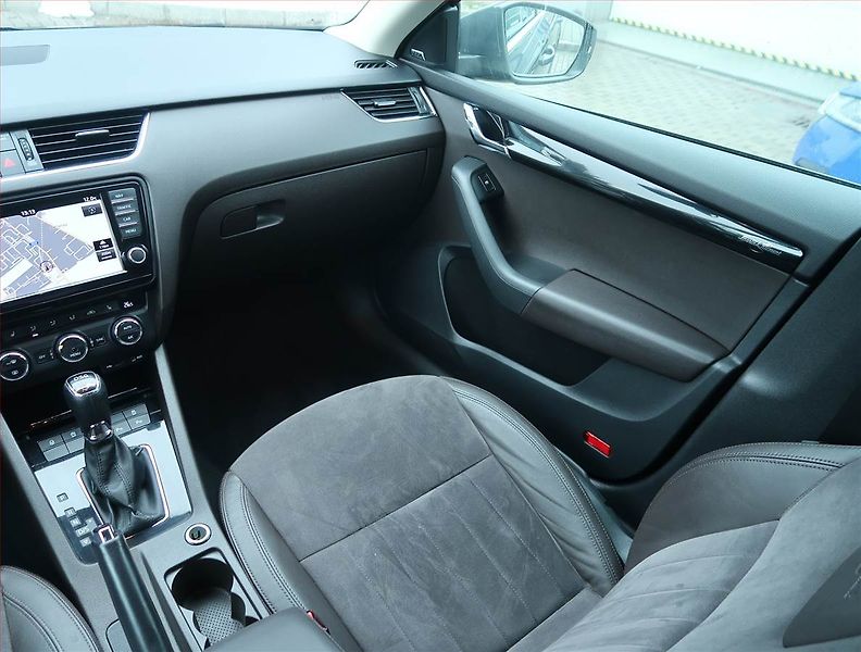 Škoda Octavia (2015) Laurin&Klement 2.0 TDI, 4X4 - fotka 8 z 19