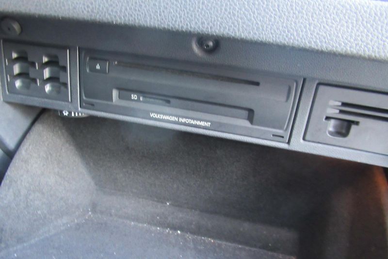 Volkswagen Golf 1.6 TDi AUT.KLIMA VYHŘ.SEDAČKY - fotka 12 z 32