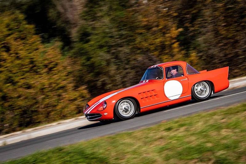 Škoda 1100 OHC Coupé v plné jízdě