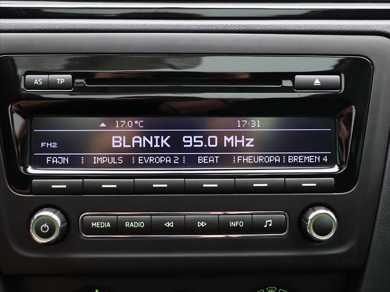 Škoda Rapid 1.2 TSI 63kW MonteCarlo Xenon - fotka 18 z 26