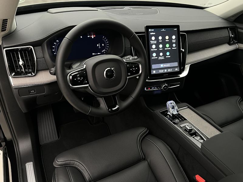 Volvo XC90 (2026) B5 AWD DARK PLUS AUT - fotka 4 z 44