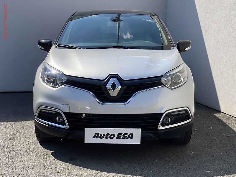 Renault Captur (2016) 1.2 TCe, Intense, AT, navi - fotka 2 z 17