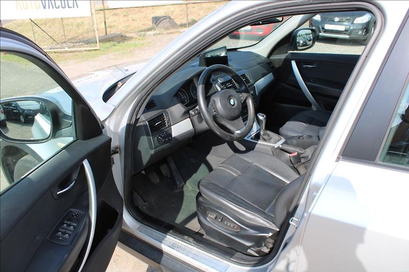 BMW X3 2,0 D  2.maj., ČR, 4 x 4 - fotka 9 z 35