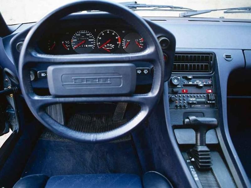 Porsche 928 GTS.