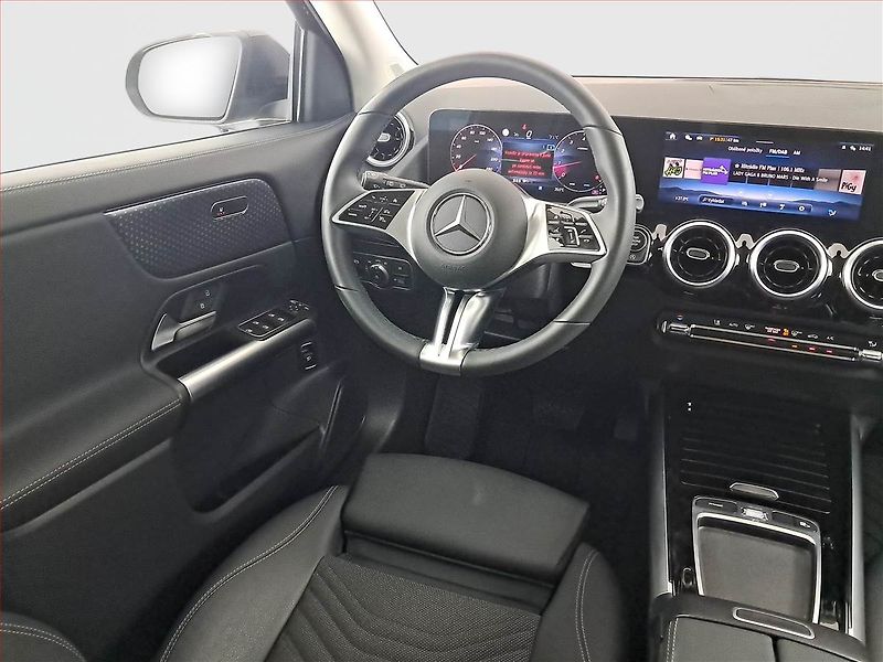 Mercedes-Benz GLA (2025) 200 - fotka 7 z 23