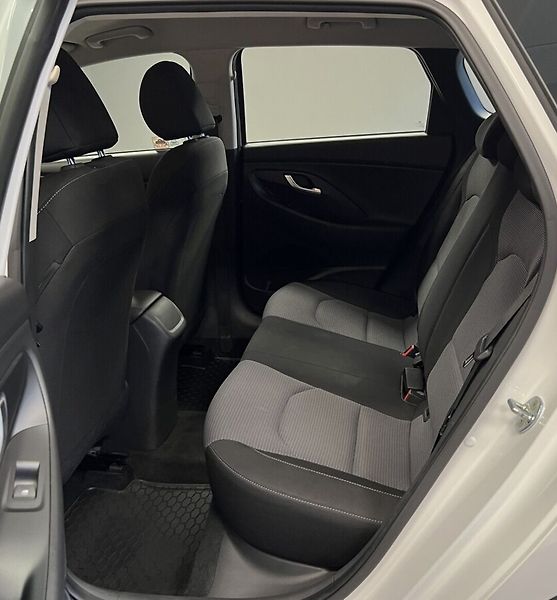 Hyundai i30 FAMILY COMFORT - fotka 9 z 15