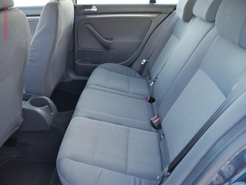 Volkswagen Jetta (2007) 1.6i, ČR, autoAC - fotka 10 z 16