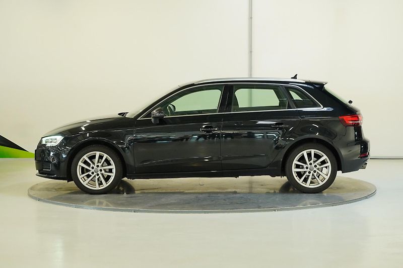 Audi A3 - fotka 3 z 28