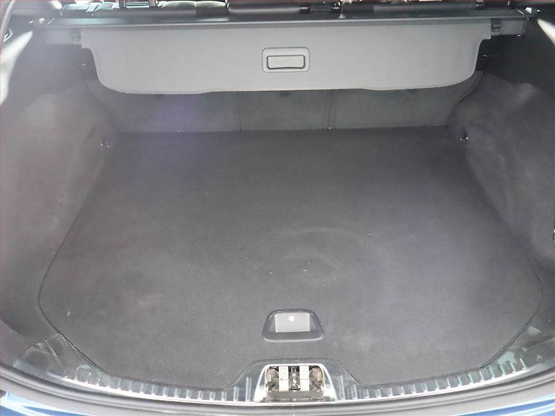 Volvo V60 (2018) R-Design D4 2.0, Automat, Kůže - fotka 13 z 19