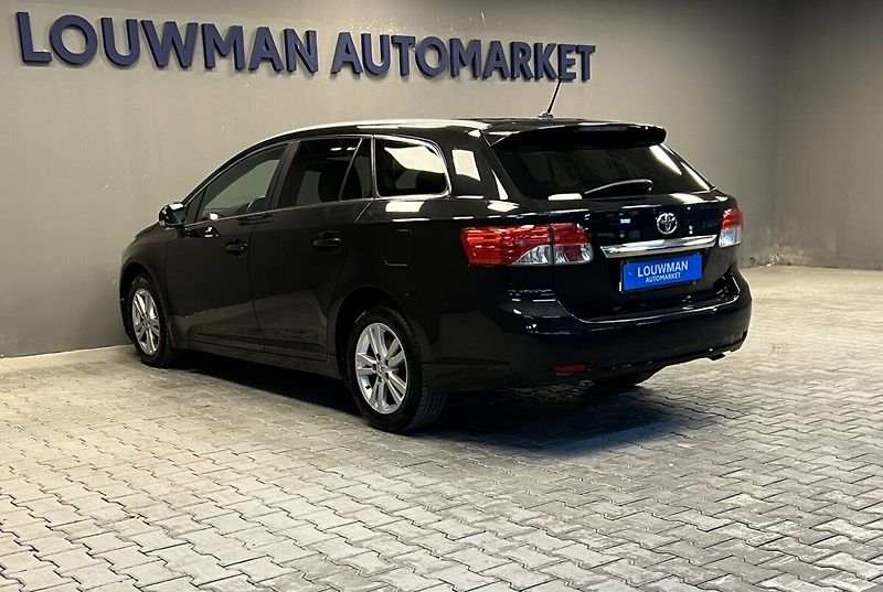 Toyota Avensis Premium - fotka 15 z 16