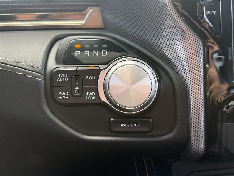 Dodge RAM 5,7 LIMITED Rough Coutry - fotka 16 z 22