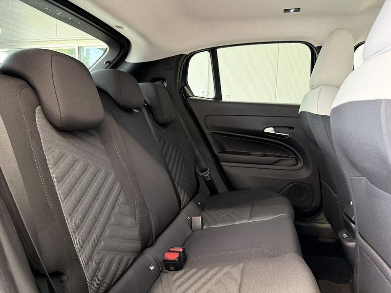 Fiat 600 (2026) La Prima BEV 54kWh 156k - fotka 21 z 23