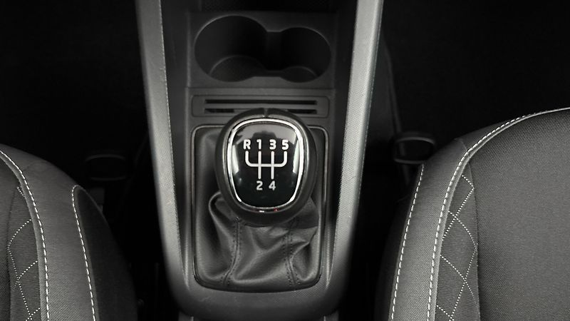Škoda Fabia 1.0 TSI Black Combi - fotka 22 z 23