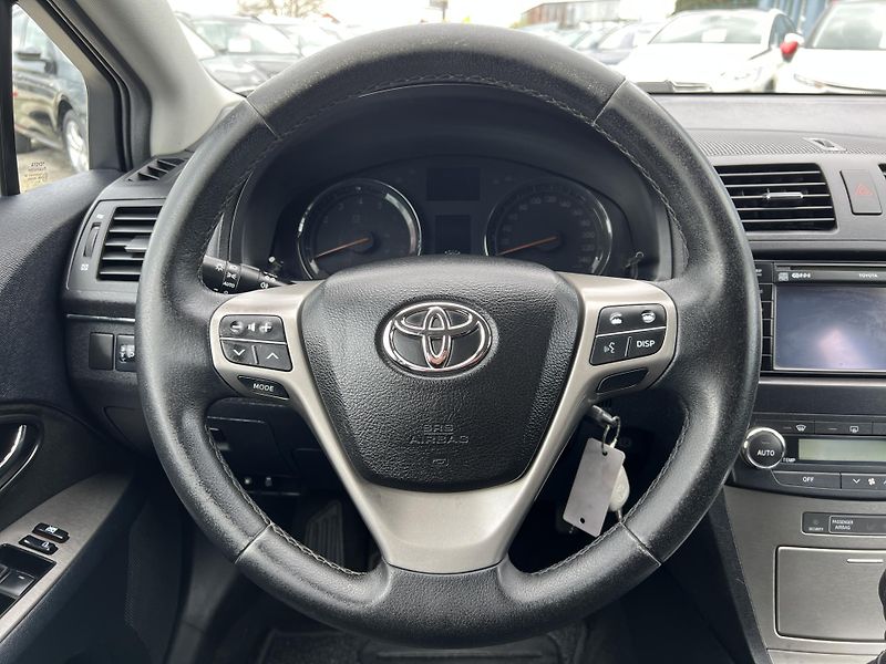 Toyota Avensis SOL 1.8 VVT-i NAVI KLIMA ALU - fotka 16 z 45
