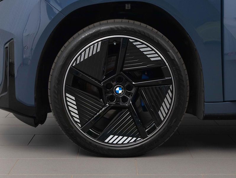 BMW iX3 50 xDrive - fotka 5 z 21