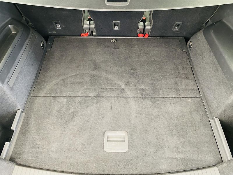 Volkswagen Touran 2,0 TDI DSG 110kW Highline - fotka 20 z 24