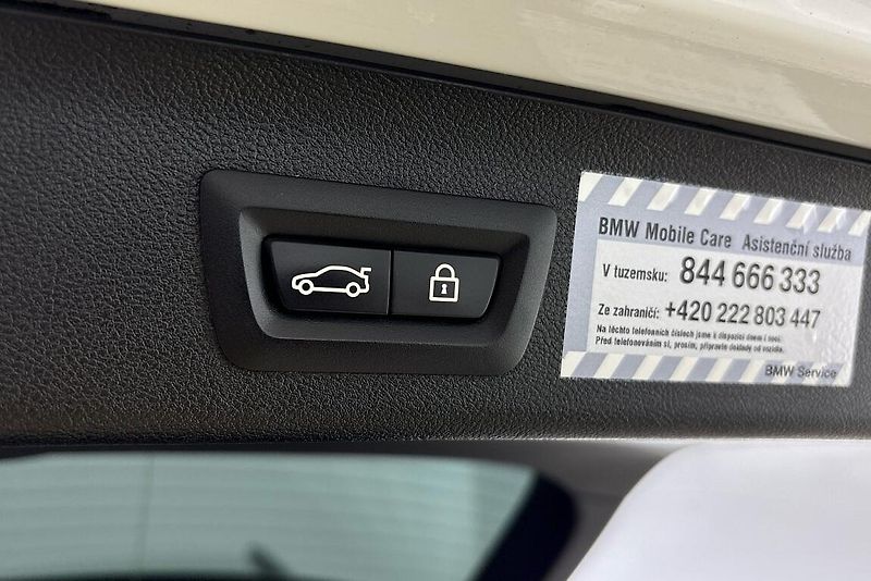 BMW Řada 5 540d xDrive - fotka 23 z 27