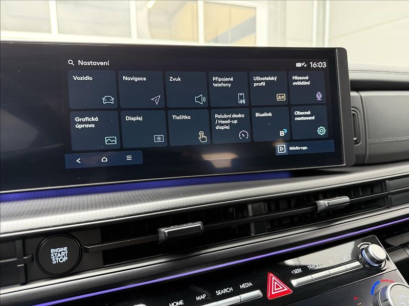 Hyundai Santa Fe 1,6 T HEV 4WD 7M  Calligraphy - fotka 17 z 30