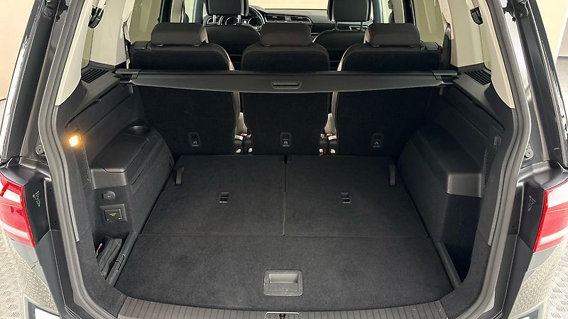 Volkswagen Touran 2.0 TDI Highline - fotka 17 z 24