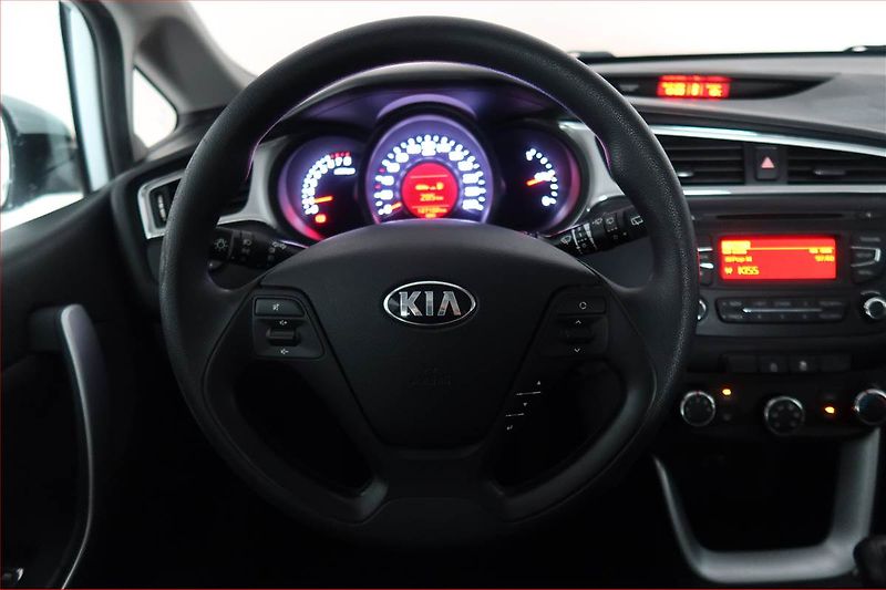 Kia Ceed (2017) 1.4 CVVT, Serv.kniha - fotka 14 z 15