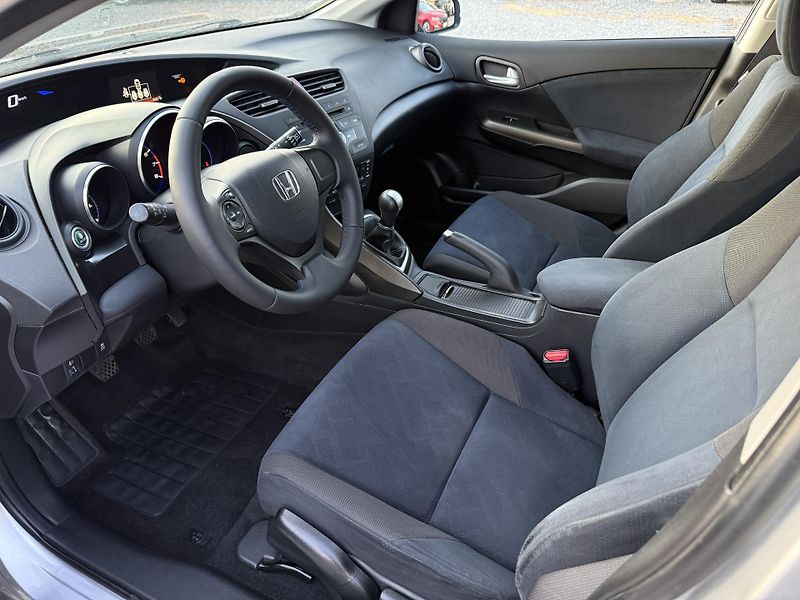 Honda Civic 1.3i-VTEC 73kW ČR - fotka 9 z 17