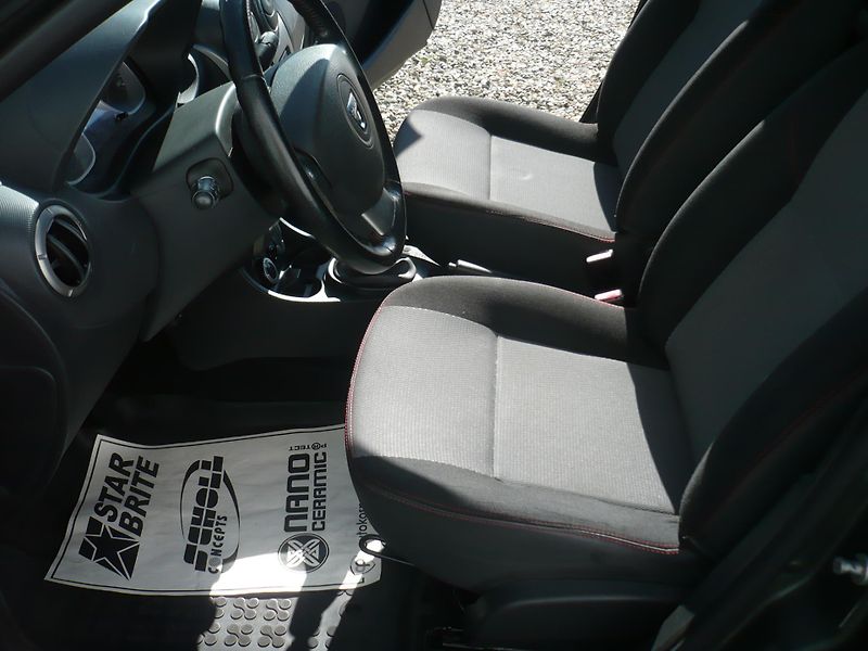 Dacia Duster 1.6i 77Kw 4x4 Klimatizace - fotka 13 z 26