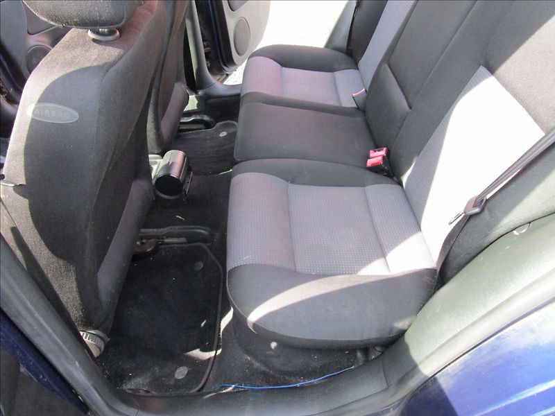 Volkswagen Golf 1.4i 16V, Klima - fotka 25 z 37