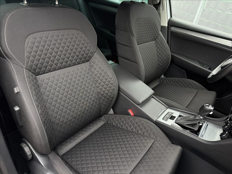 Škoda Superb 2.0 TDI Ambition/Virtual/ACC - fotka 20 z 25