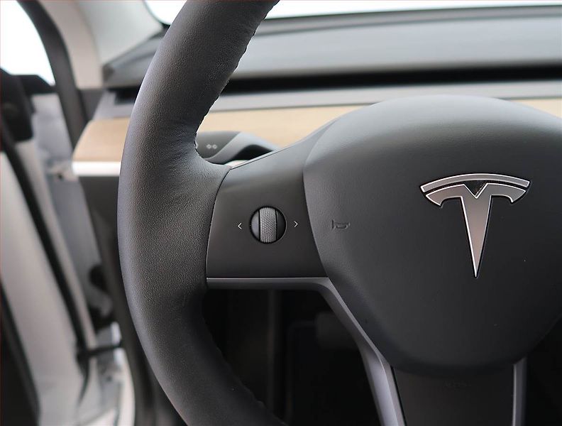Tesla Model Y (2022) Long Range AWD 79kWh, SoH 93% - fotka 28 z 33
