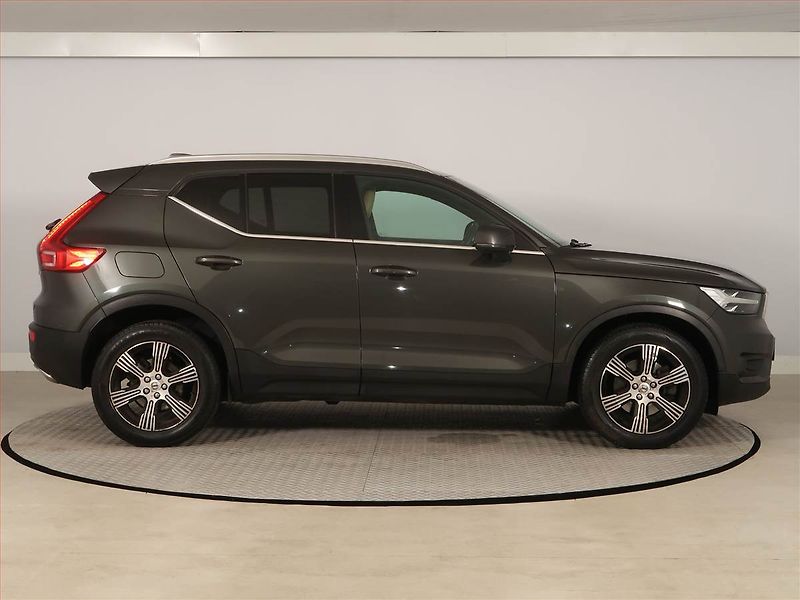 Volvo XC40 (2018) Inscription D4 AWD, 4X4 - fotka 6 z 17