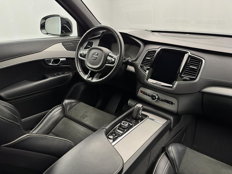 Volvo XC90 B5 AWD R-DESIGN AUT - fotka 27 z 53