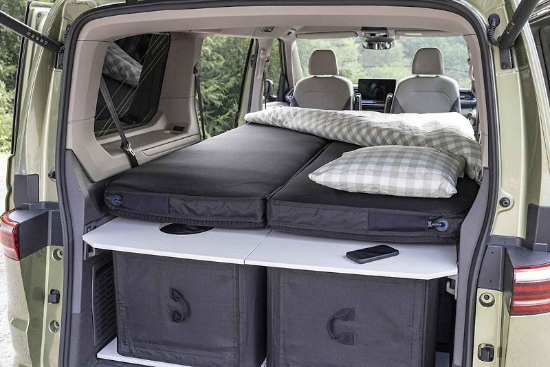 VW Califonia Beach připravená ke kempování.