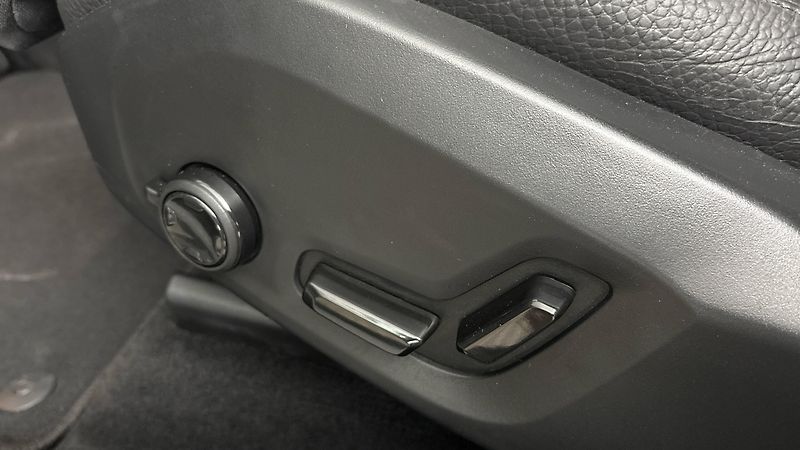 Volvo XC60 2.0 T6 AUT AWD Recharge Inscri - fotka 21 z 32